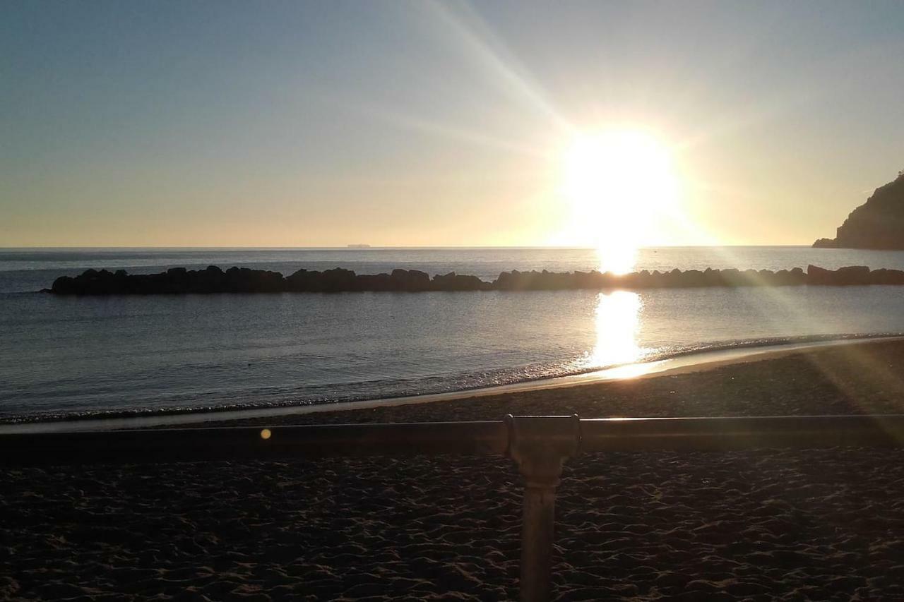 モネーリア Un Gioiello Con Vista Mareヴィラ エクステリア 写真